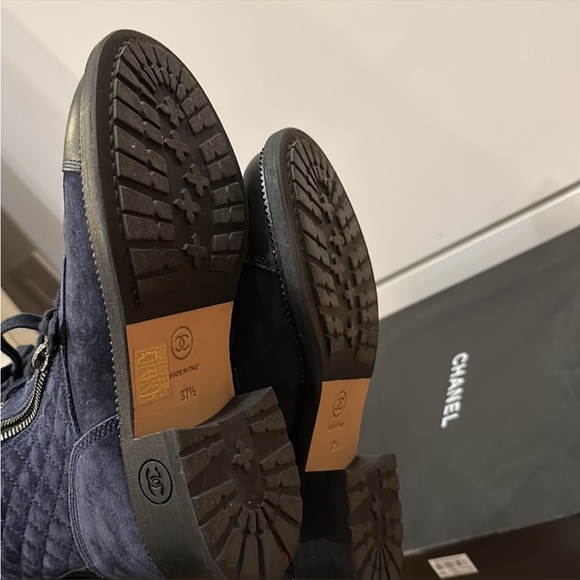 Chanel lace up combat boots in black and navy suede size 37.5 - Picture 7 of 11